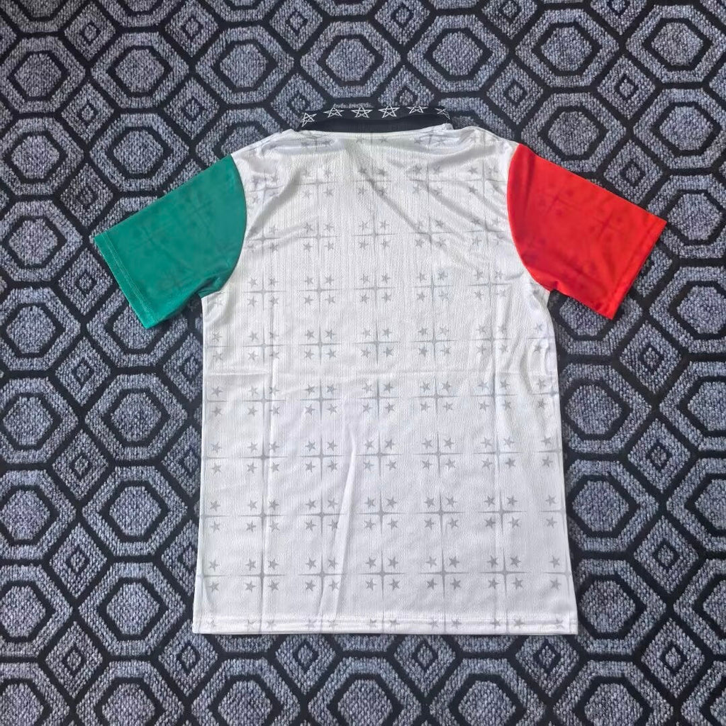 Maillot blanc Burkina Faso 25/26 Le 12, maillot de football officiel avec logo et détails sportifs visibles sur le devant.