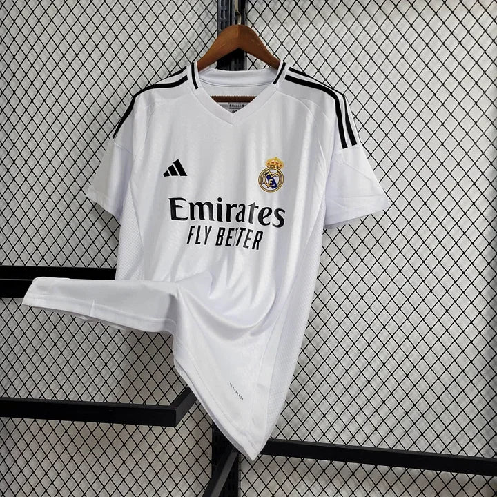 Maillot domicile Real Madrid 2024/25 Le 12 -ème Maillot, maillot de football bleu avec logo Real Madrid et détails blancs.