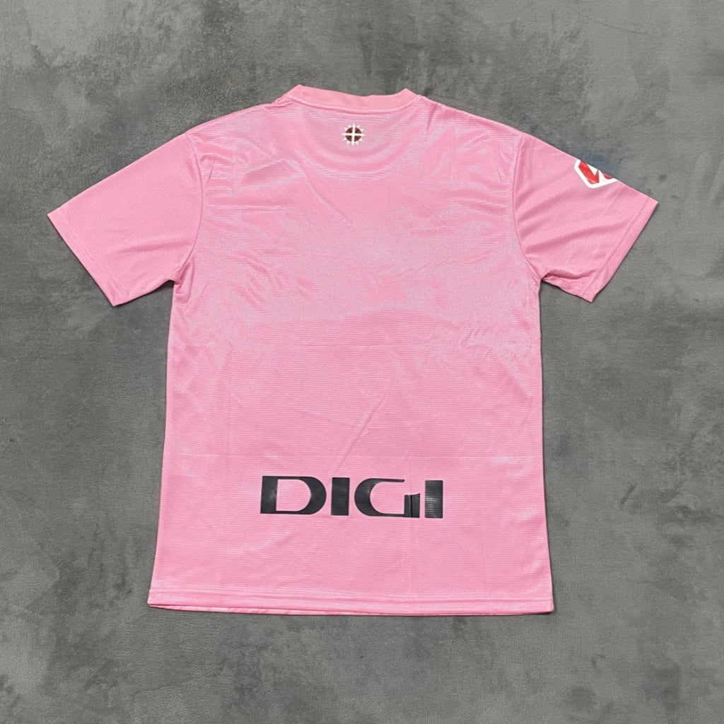 Maillot de football Athletic Bilbao 25/26 Rose, marque Le 12 -ème, tissu sportif avec logo et détails colorés.