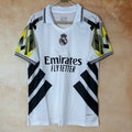 Maillot polo blanc Real Madrid Le 12 -ème Maillot taille 25/26, tissu confortable, logo du club visible.