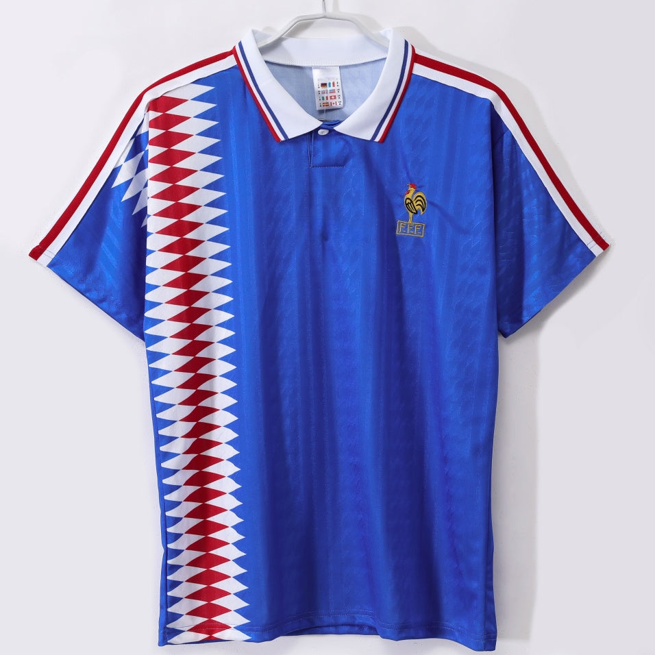 Maillot rétro de football France 1994 domicile, marque Le 12 -ème Maillot, vue de face avec logo et design original.