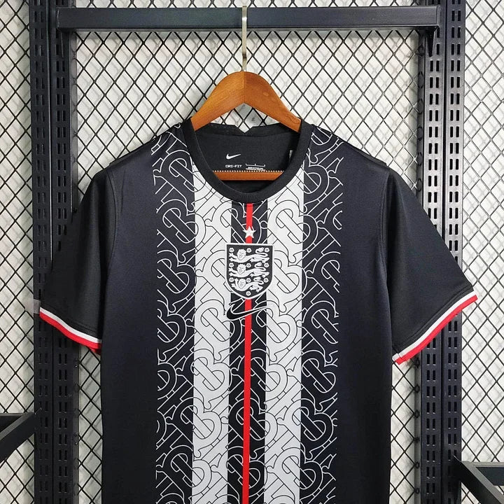 Maillot de football Angleterre 2024-2025, conception Burbery, par Le 12-ème Maillot, vue de face avec détails du design.