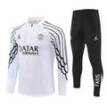 Ensemble PSG Spécial blanc pour enfants 25/26 de la marque Le 12 -ème Maillot, pantalon et maillot de football.