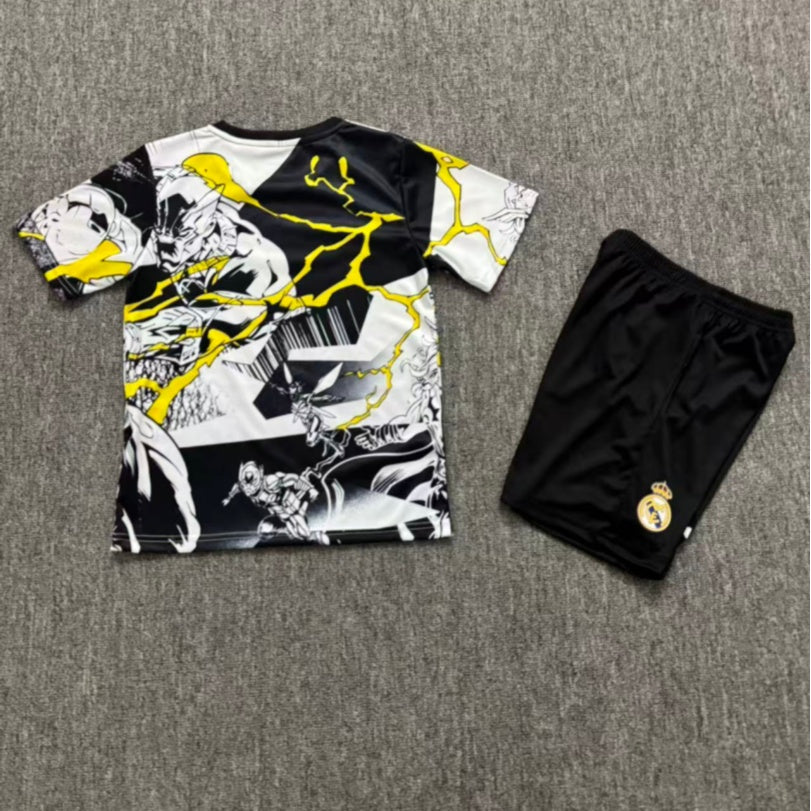 Ensemble enfant Real Madrid 25/26, maillot et short, de la marque Le 12 -ème Maillot, en coton blanc avec logo du club.