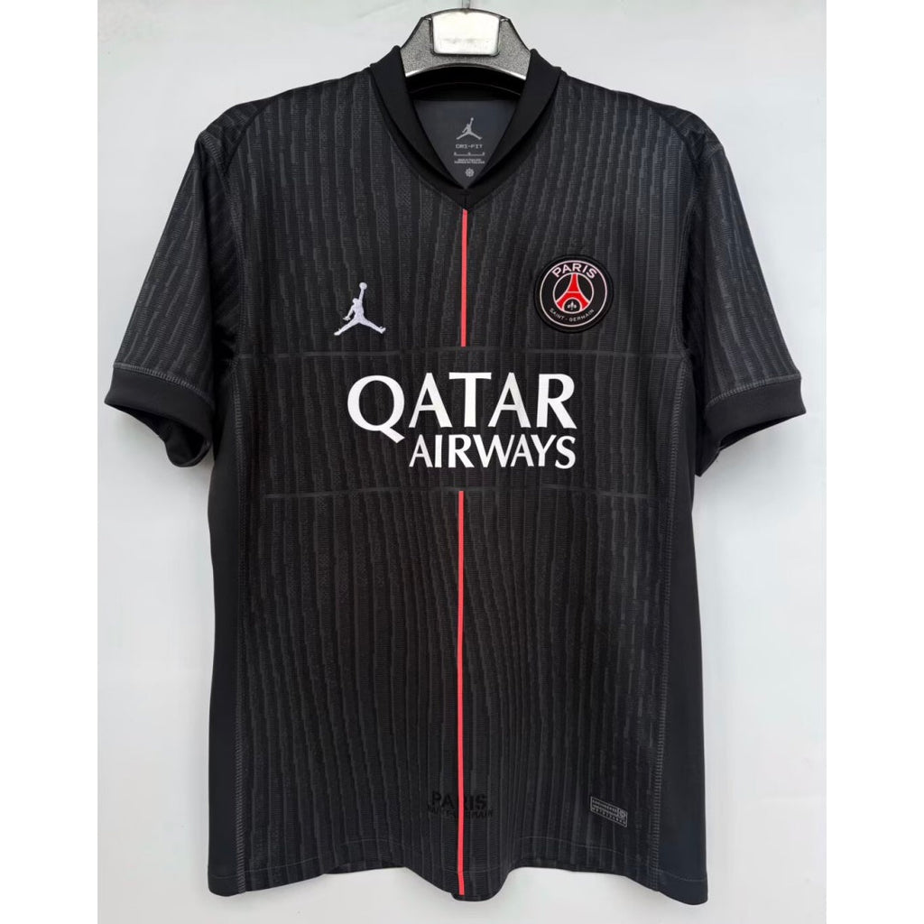 Maillot 25/26 PSG quatrième, Le 12 -ème Maillot, devant du maillot de football avec logo PSG et détails en bleu et rouge.
