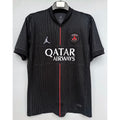 Maillot 25/26 PSG quatrième, Le 12 -ème Maillot, devant du maillot de football avec logo PSG et détails en bleu et rouge.