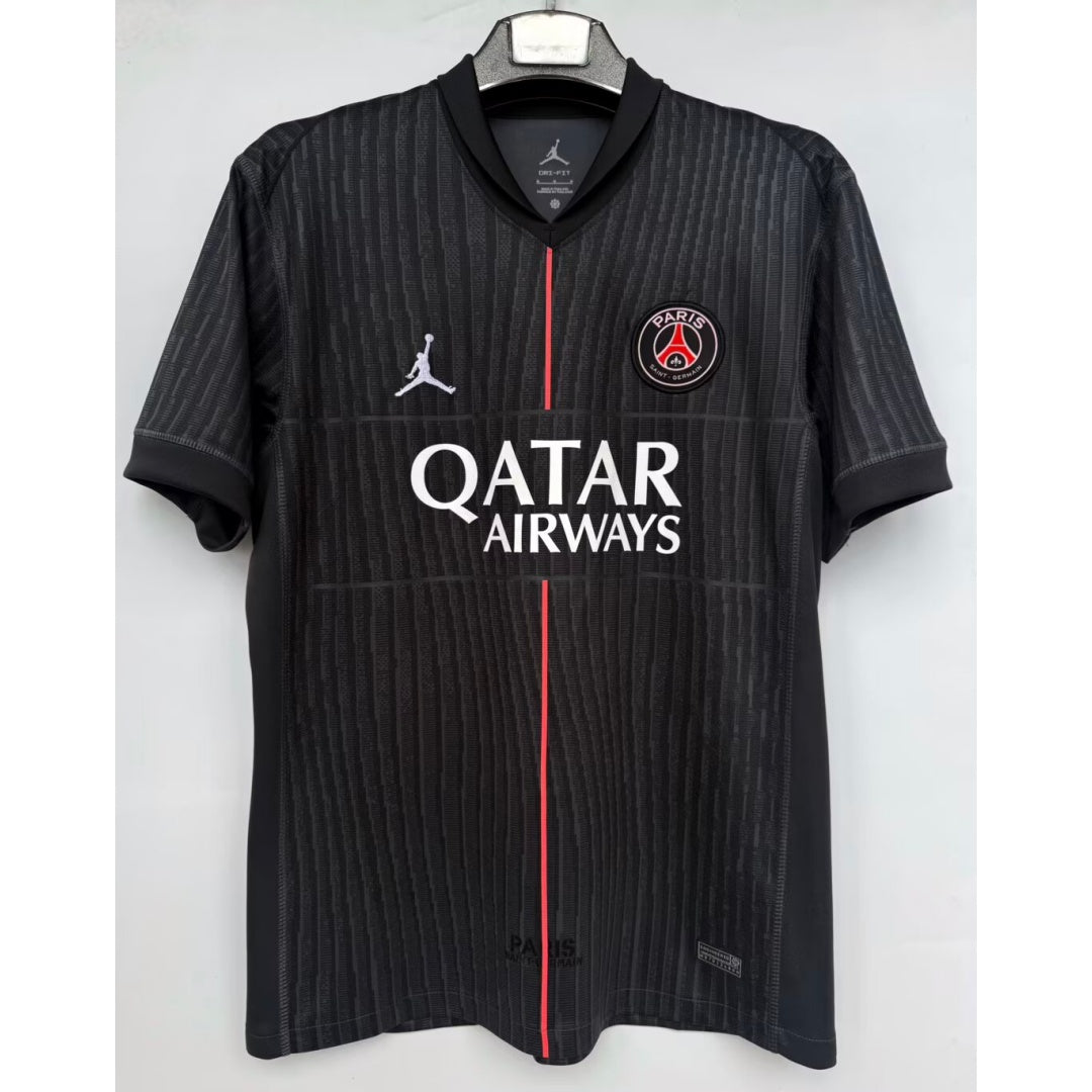 Maillot 25/26 PSG quatrième, Le 12 -ème Maillot, devant du maillot de football avec logo PSG et détails en bleu et rouge.