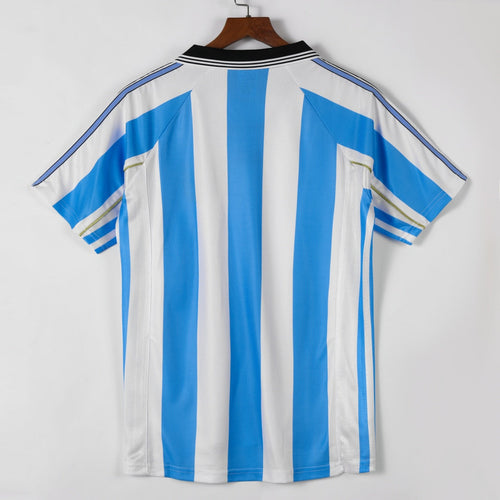 Maillot domicile rétro de l'Argentine 1998-1999 Le 12 -ème Maillot, maillot de football avec logo et design vintage.