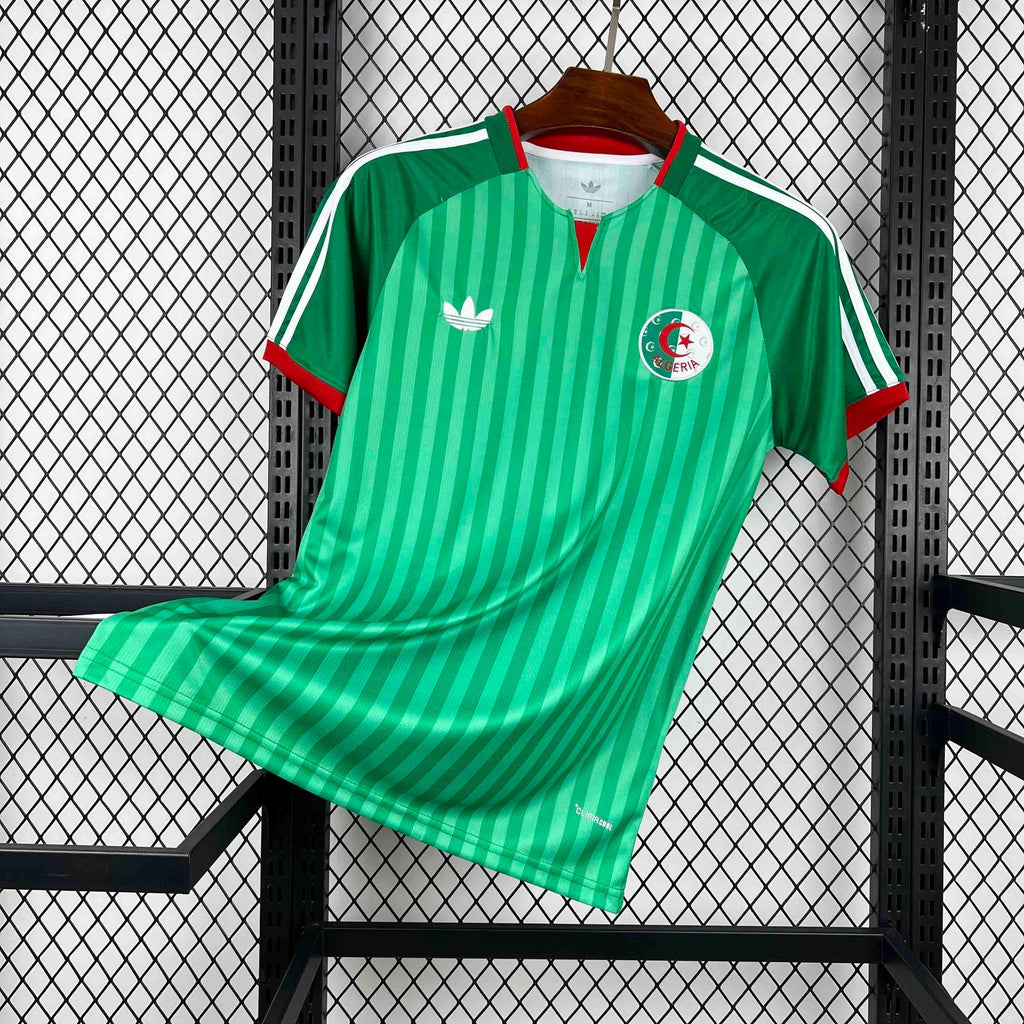 Maillot extérieur de l'Algérie Coupe du Monde 2026, modèle de la marque Le 12, affichant les couleurs et le logo national.