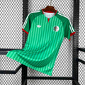 Maillot extérieur de l'Algérie Coupe du Monde 2026, modèle de la marque Le 12, affichant les couleurs et le logo national.