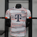 Maillot extérieur Bayern Munich 25/26 Le 12 -ème Maillot pour joueur, vue de face avec logo et détails du maillot.