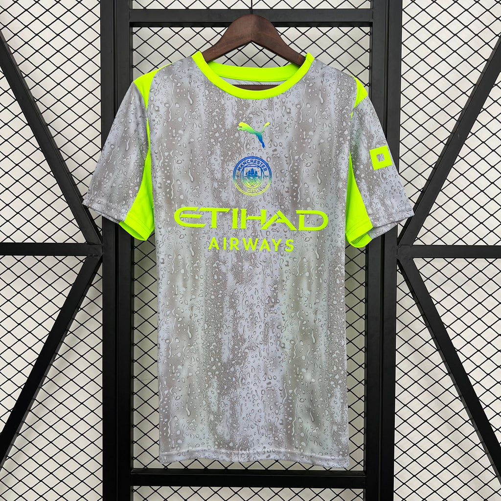 Maillot Manchester City 25/26 quatrième maillot Le 12-ème Maillot, maillot de football blanc avec logo et détails bleus.