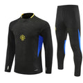 Maillot noir Manchester United 25/26 de l'ensemble spécial Le 12 -ème Maillot, jersey de football avec logo et détails visibles