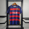 Maillot rétro FC Barcelone 2015-2016 par Le 12 -ème Maillot, devant avec logo blaugrana et détails du design vintage.