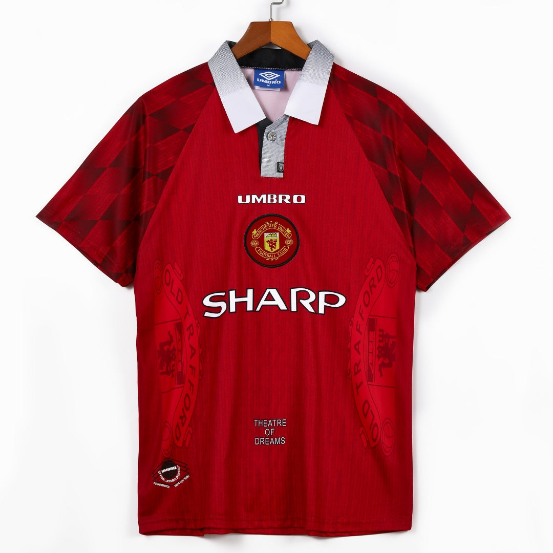 Maillot domicile rétro Manchester United 1996-1997, marque Le 12, vue de face avec logo et détails du maillot.
