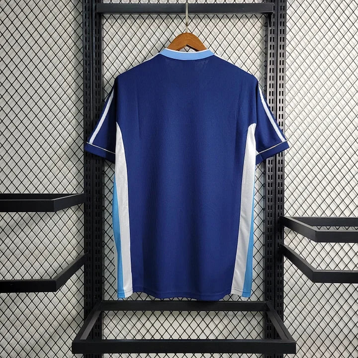 Maillot Argentine rétro 1998 de Le 12-ème Maillot, maillot de football vintage avec logo et design classique.