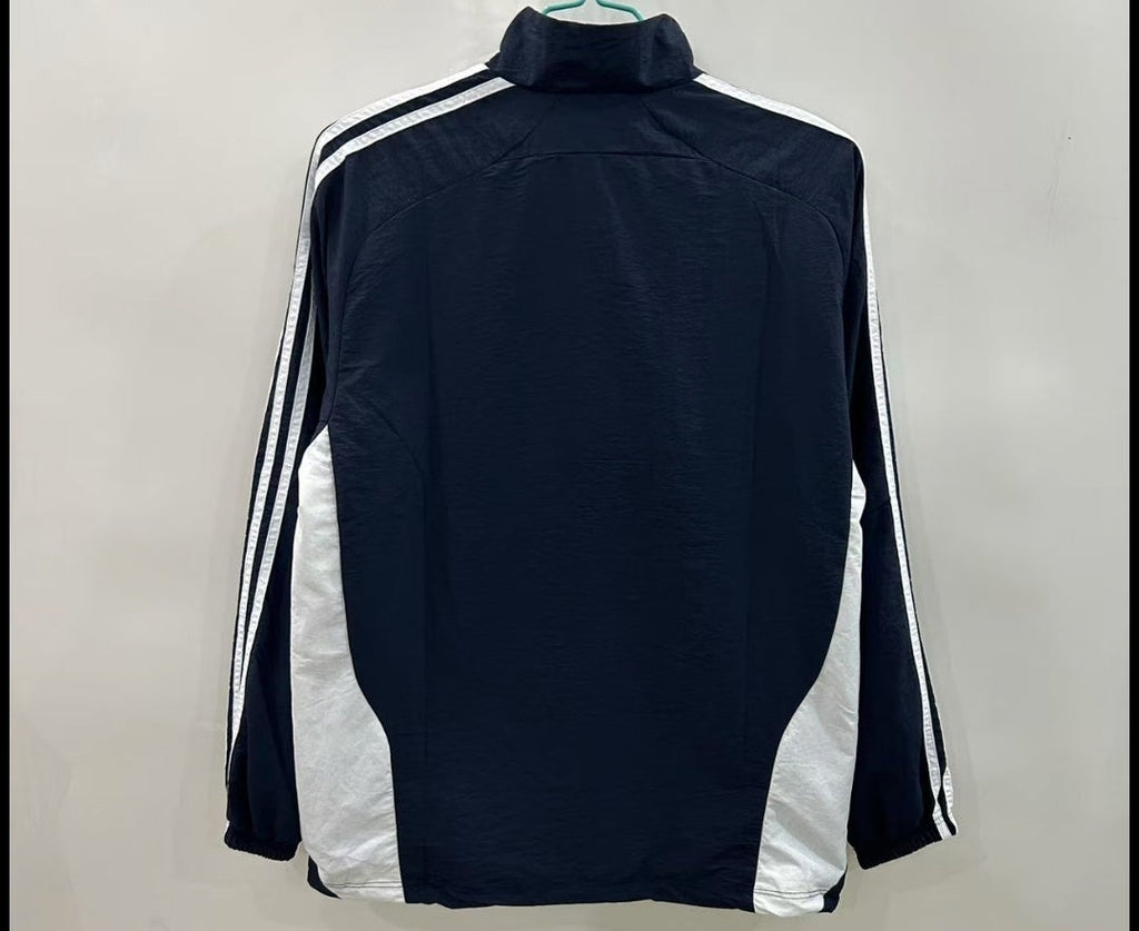 Veste coupe-vent réversible Le 12 -ème Maillot Real Madrid, légère et sportive, visible avec logo et design distinctif.