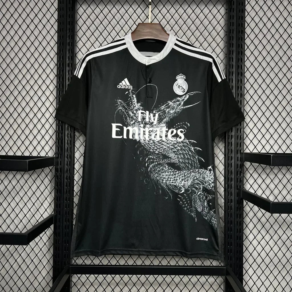 Maillot rétro Real Madrid Foot 2014-2015 Le 12-ème Maillot, maillot de football blanc avec logo du club et détails historiques.