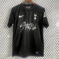 Maillot Tottenham 25/26 Le 12 -ème Maillot, maillot de football blanc avec logos et détails pour enfants.