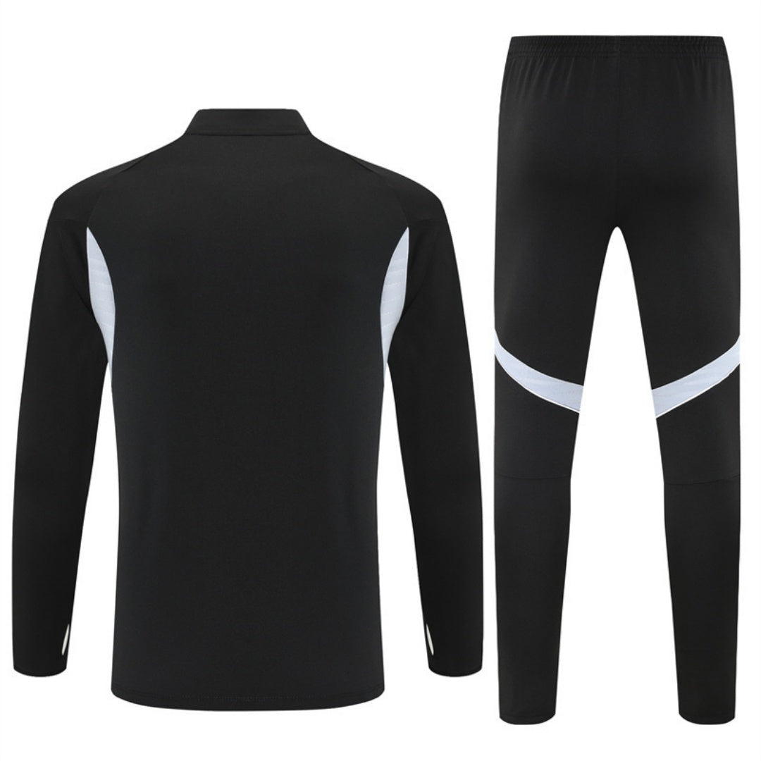 Ensemble de football noir Allemagne 25/26 de la marque Le 12 -ème Maillot, maillot et short assortis.