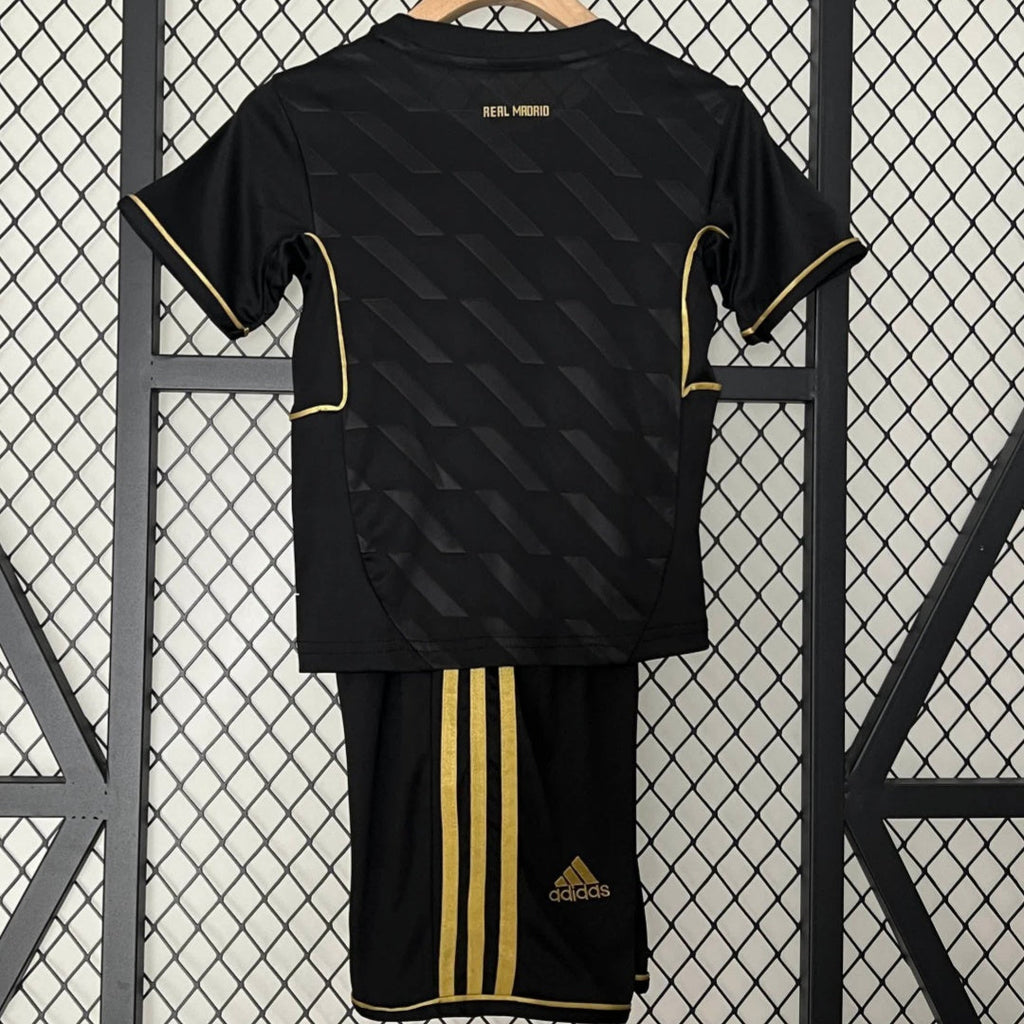 Ensemble enfant Real Madrid 2011-2012 extérieur rétro, maillot et short, marque Le 12 -ème Maillot, vue de face