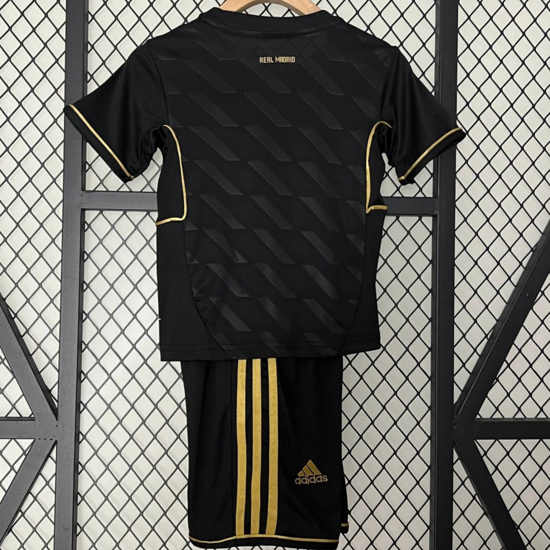 Ensemble enfant Real Madrid 2011-2012 extérieur rétro, maillot et short, marque Le 12 -ème Maillot, vue de face