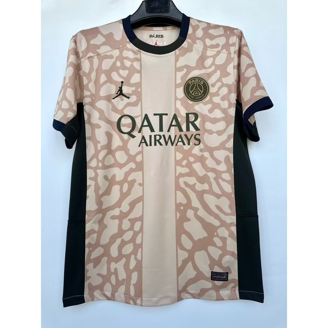 Maillot de football PSG quatrième version 2023-2024 de la marque Le 12 -ème Maillot, vue de face avec logo et design.