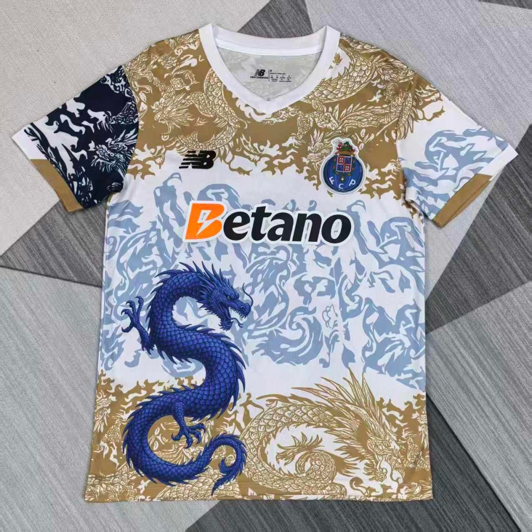 Maillot de football 25/26 Porto Le 12 -ème Maillot, design spécial dragon, vue de face avec détails du logo et couleurs rouges et blanches.
