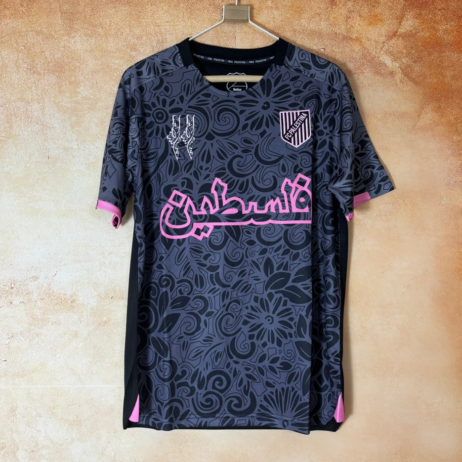 Maillot de football FC 24/25 Filastin noir, marque Le 12 -ème Maillot, vue de face avec logo et détails du design.