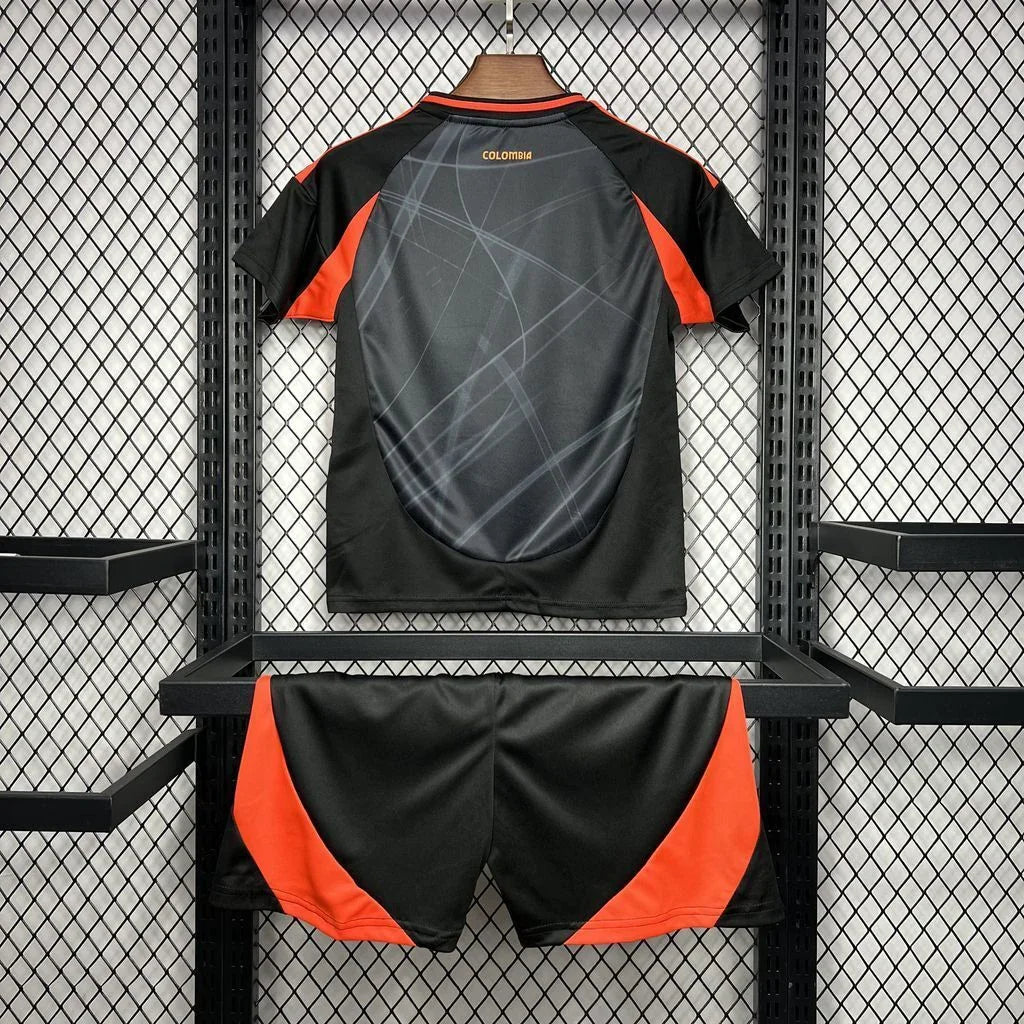 Maillot enfant Le 12 -ème Maillot, kit extérieur Colombie 2024, maillot de football avec logo et couleurs officielles.