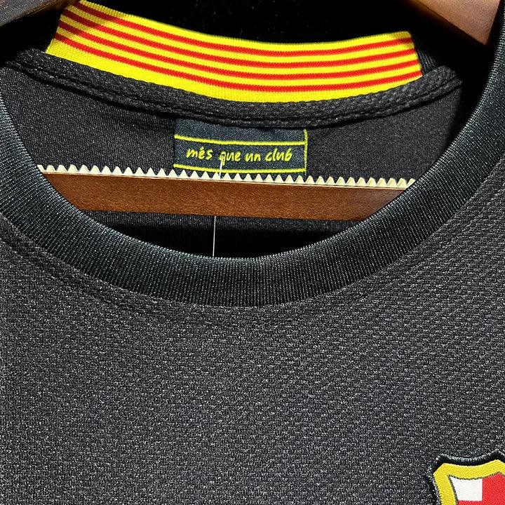 Maillot rétro FC Barcelone 2013-2014 de Le 12 -ème Maillot, maillot de football avec logo et design vintage visible.