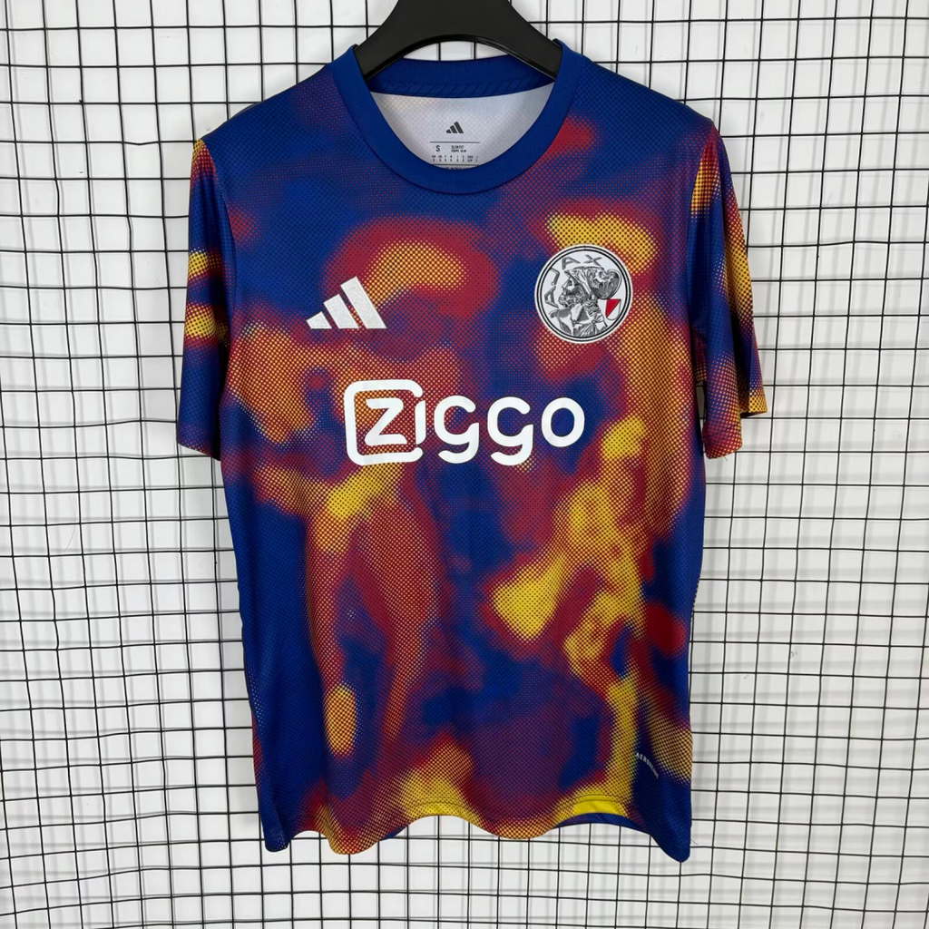 Maillot AJAX Le 12, taille 25/26, en couleur spéciale, vue de face avec logo et design distinctif du maillot de football.