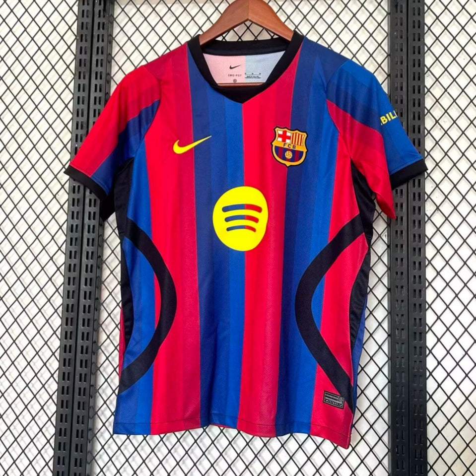 Maillot domicile 26/27 Barcelone Le 12 -ème Maillot, maillot de football avec logo et couleurs officielles.