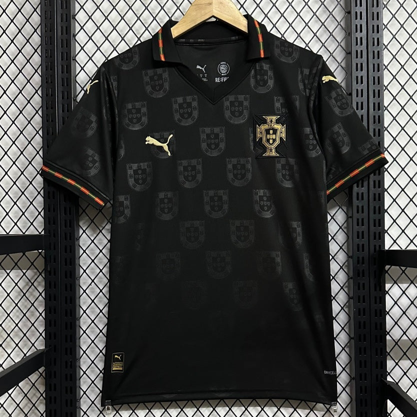 Maillot de football Portugal 25/26 noir, modèle spécial, fabriqué par Le 12 -ème Maillot, vue de face avec logo et détails noirs