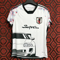 Maillot 2025 Japon Le 12 -ème Maillot, design spécial avec couleurs vibrantes et logo du Japon, porté sur mannequin.