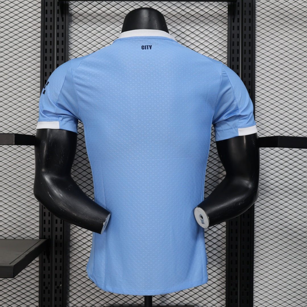 Maillot domicile Manchester City 25/26 Le 12 -ème Maillot, maillot de football avec logo de l'équipe et détails du design.