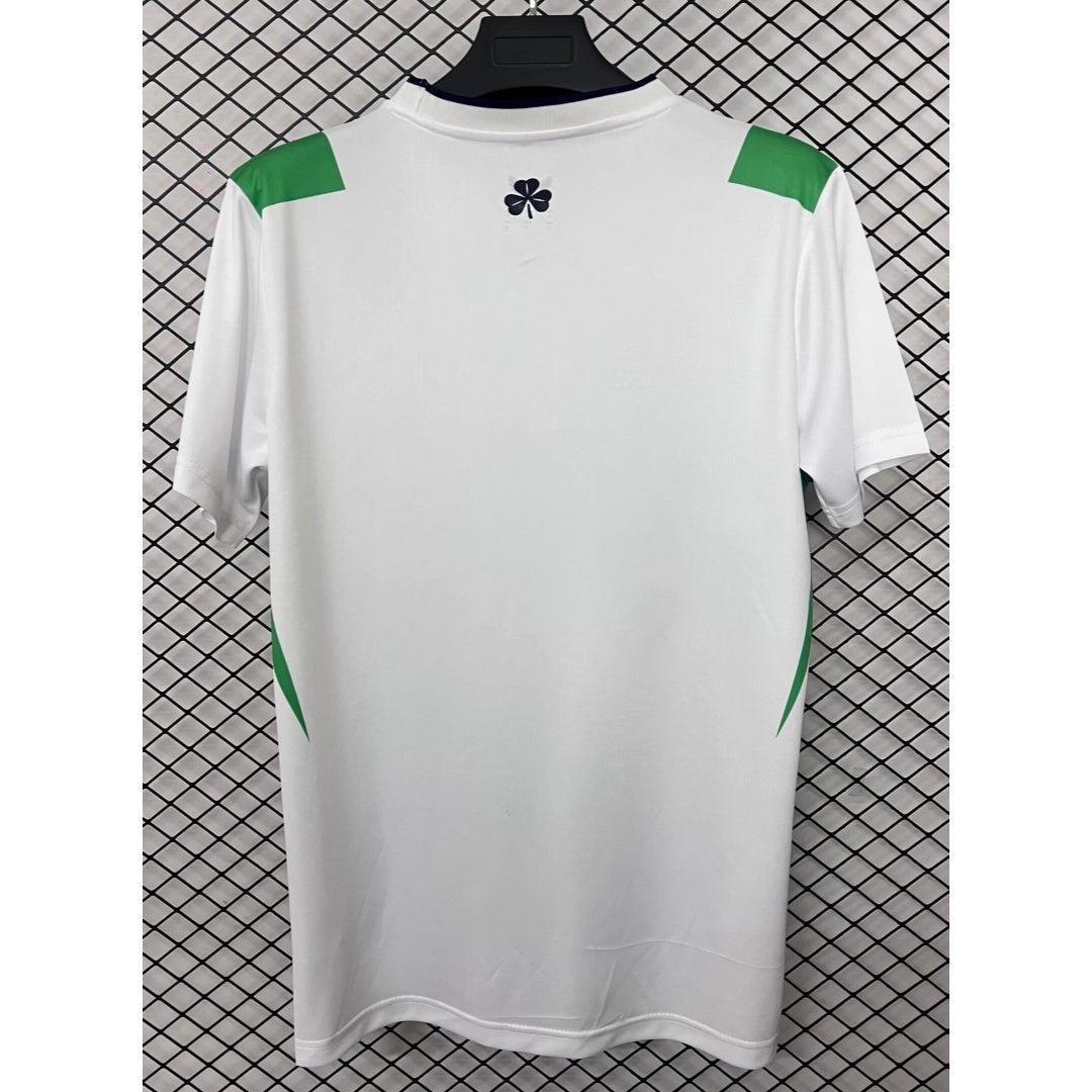 Maillot blanc pour enfants 25/26 Ireland de Le 12 -ème Maillot, vêtement de sport pour jeunes avec logo irlandais.