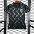 Maillot de football Portugal 25/26 pour femme, en noir, de la marque Le 12 -ème Maillot, porté par une femme.