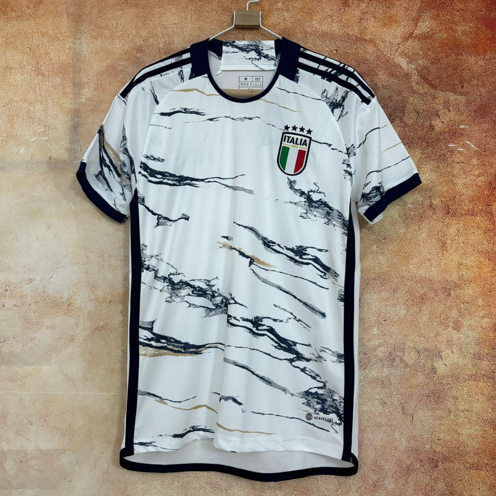 Maillot extérieur de football Italie 2022-2023 de la marque Le 12, vue de face avec logo et détails du design.