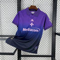 Maillot Fiorentina concept 2025-26 de Le 12 -ème Maillot, maillot de football violet avec logo de la Fiorentina.