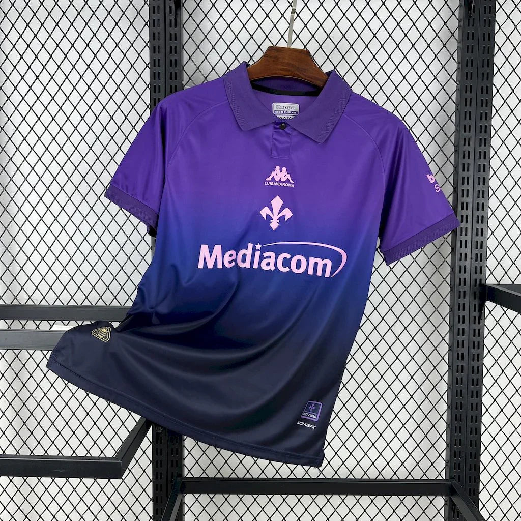 Maillot Fiorentina concept 2025-26 de Le 12 -ème Maillot, maillot de football violet avec logo de la Fiorentina.