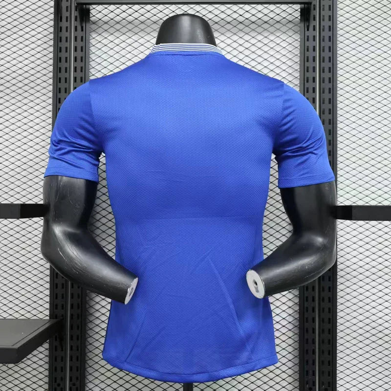 Maillot Everton 2024-25 Le 12 -ème Maillot, jersey de football bleu avec logo de l'équipe et détails de design.