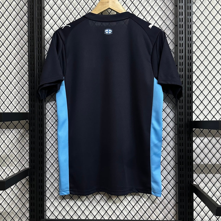 Maillot extérieur Marseille 25/26 de Le 12 -ème Maillot, maillot de football avec logo et couleurs officielles de l'équipe.