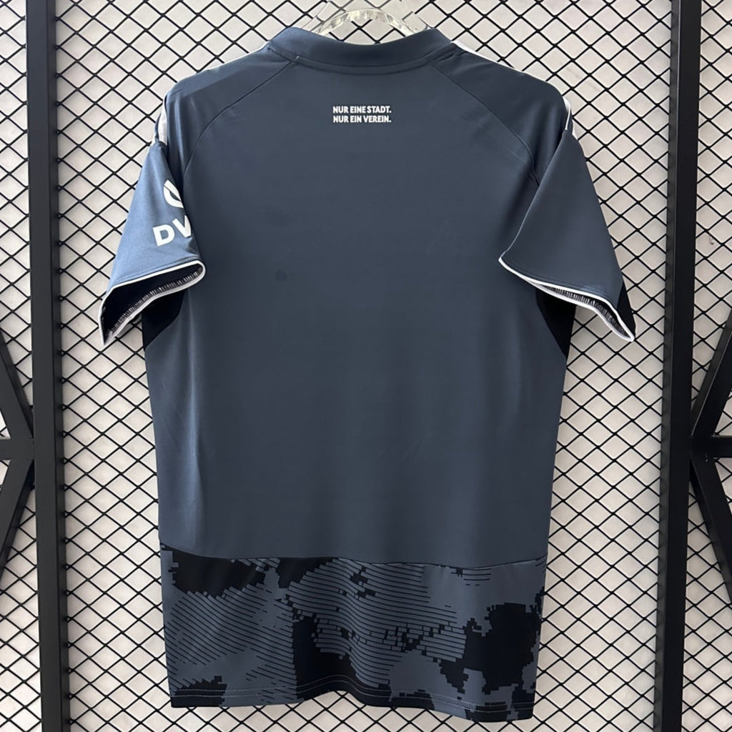 Maillot third pour enfant 25/26 d'Eintracht Francfort, marque Le 12 -ème Maillot, avec logo et design du club.