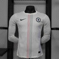 Maillot extérieur Chelsea 2025-26 à manches longues, marque Le 12 -ème, vue de face avec logo et détails du design.