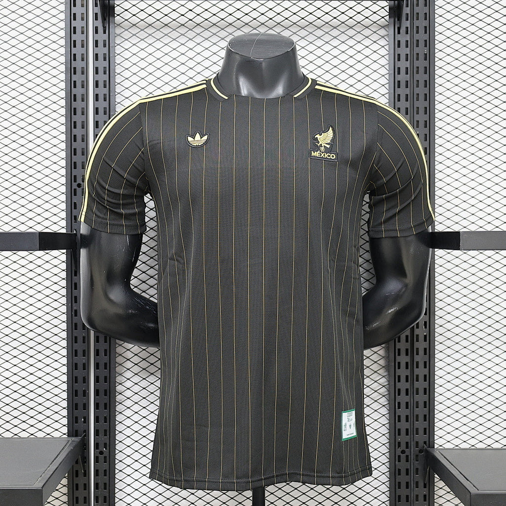 Maillot de football Mexique 2026 Le 12 -ème Maillot, logo et design du maillot visible sur fond blanc.