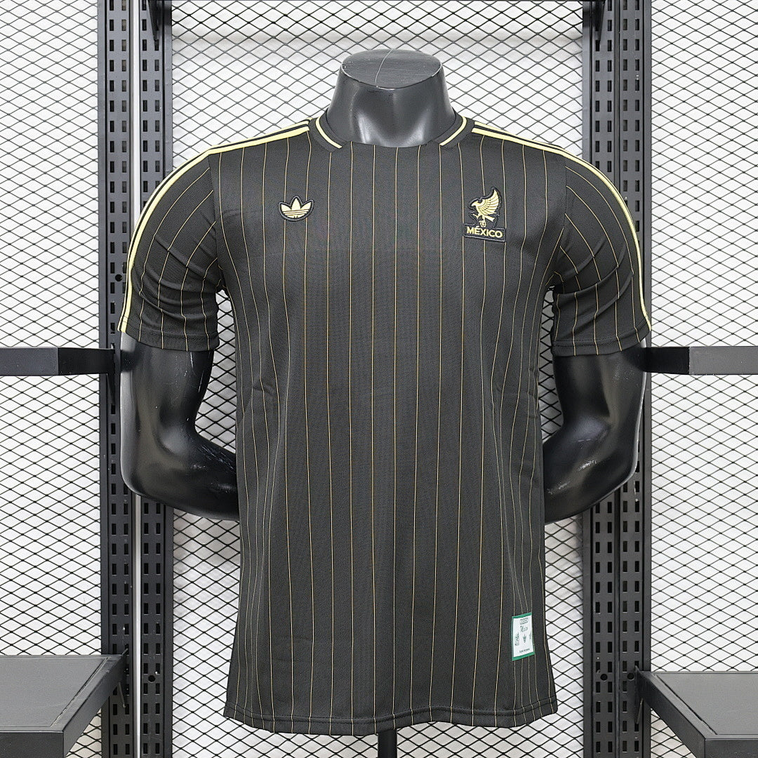 Maillot de football Mexique 2026 Le 12 -ème Maillot, logo et design du maillot visible sur fond blanc.