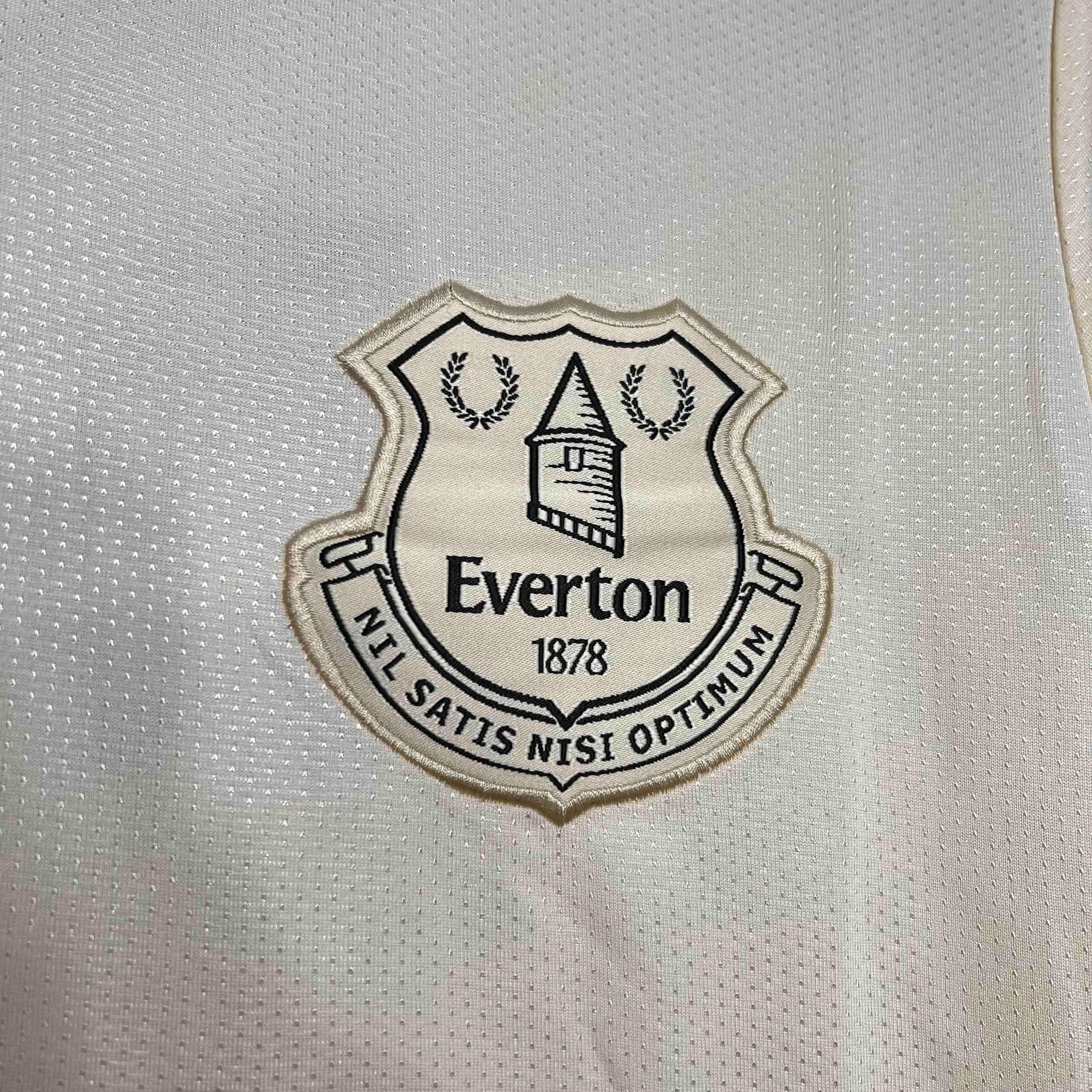 Maillot extérieur Everton 2024-25 de la marque Le 12 -ème Maillot, vue de face avec logo et détails du maillot.