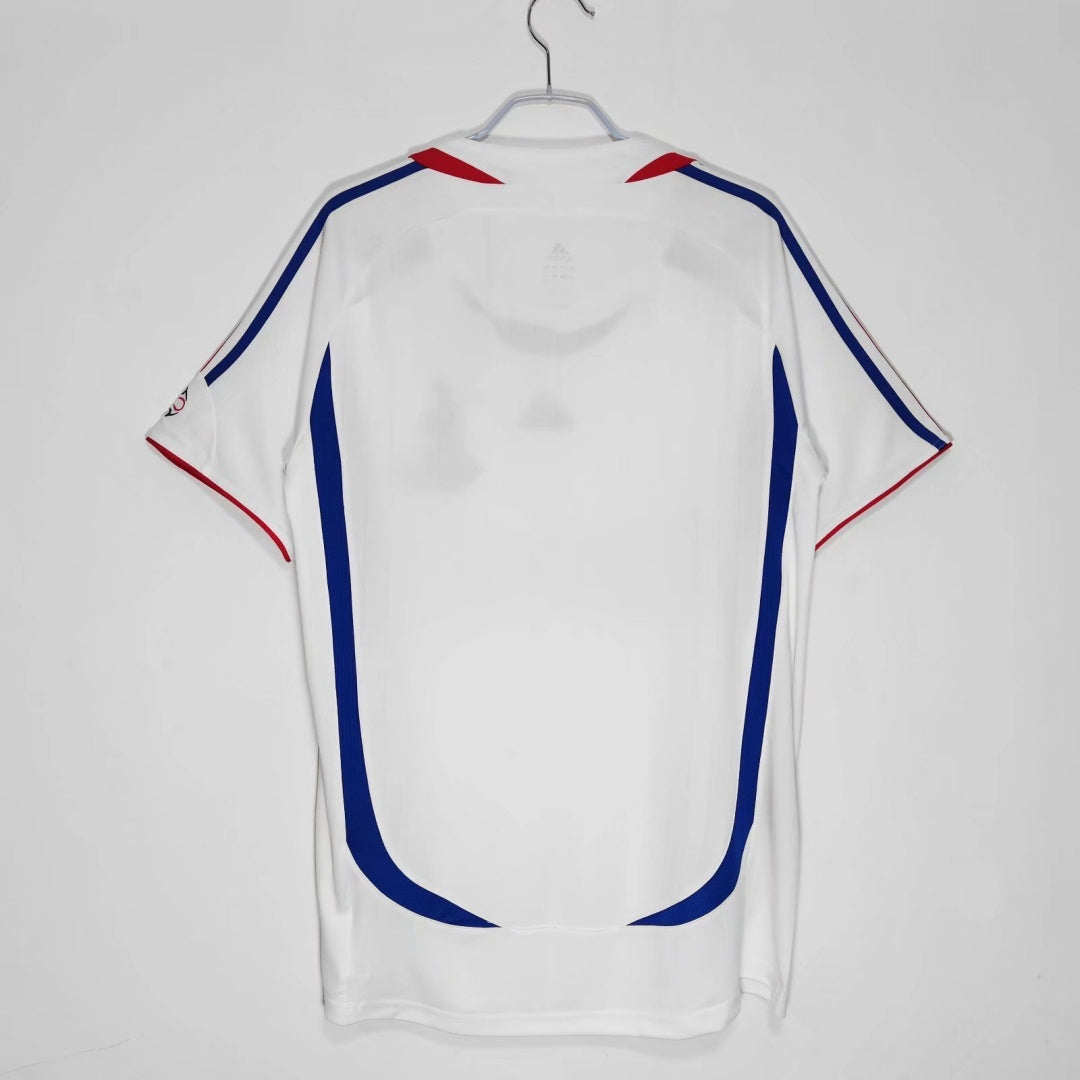 Maillot rétro extérieur de l'équipe de France 2006 Le 12, maillot de football vintage avec logo et design classique.