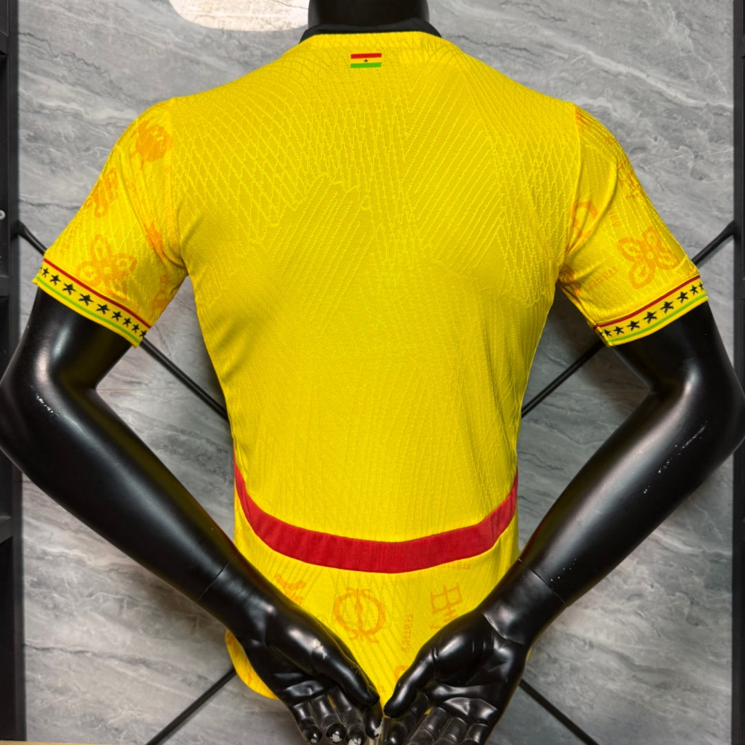 Maillot de football jaune Ghana 25/26, modèle Le 12 -ème Maillot, porté par un joueur.